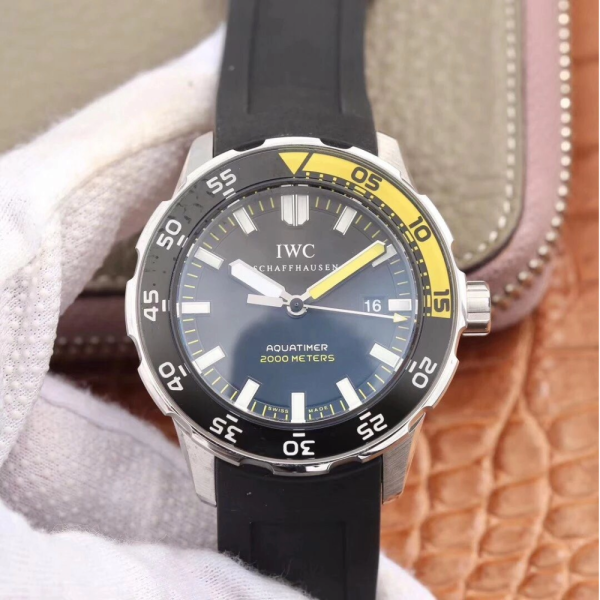 IWS공장 IWC 아쿠아타이머 스틸 블랙 다이얼 러버 스트랩 44mm  IW356802