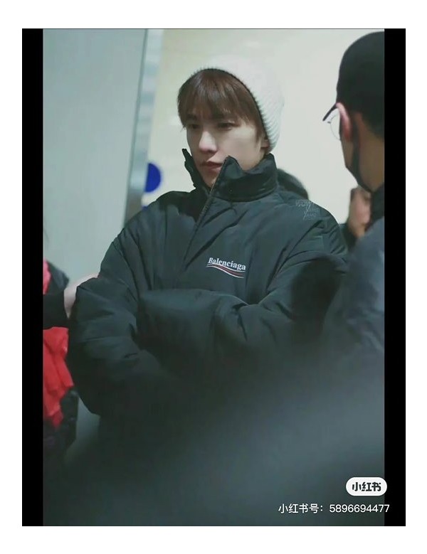 발렌시아가 웨이브로고 c컬 패딩 (남녀공용)