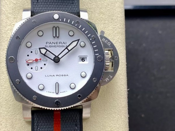 VS공장 파네라이 섭머저블 루나로사 화이트 다이얼 42mm PAM1579