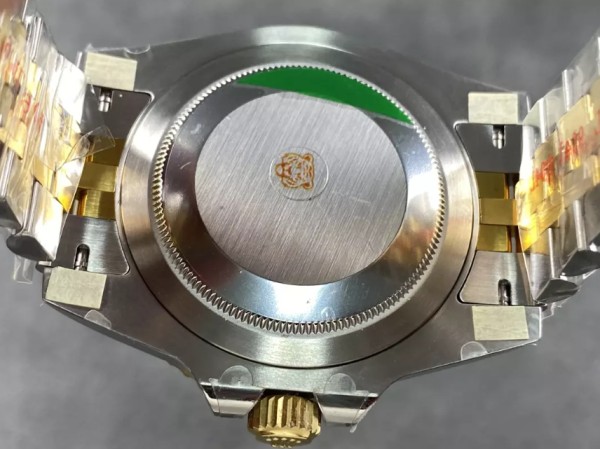 EWE공장 롤렉스 GMT 마스터2 호랑이 검판 YG 콤비 쥬빌레 브레이슬릿 40mm 126713 GRNR