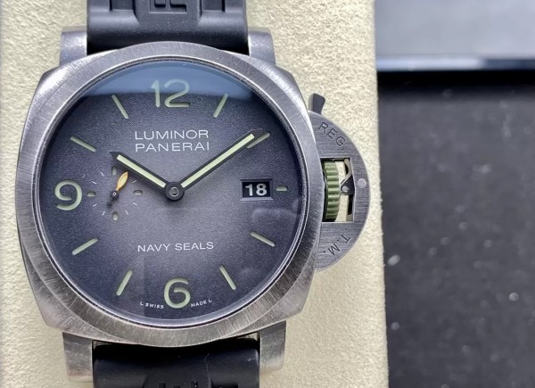 VS공장 파네라이 루미노르 네이비 씰 리미티드 에디션 44mm PAM01412