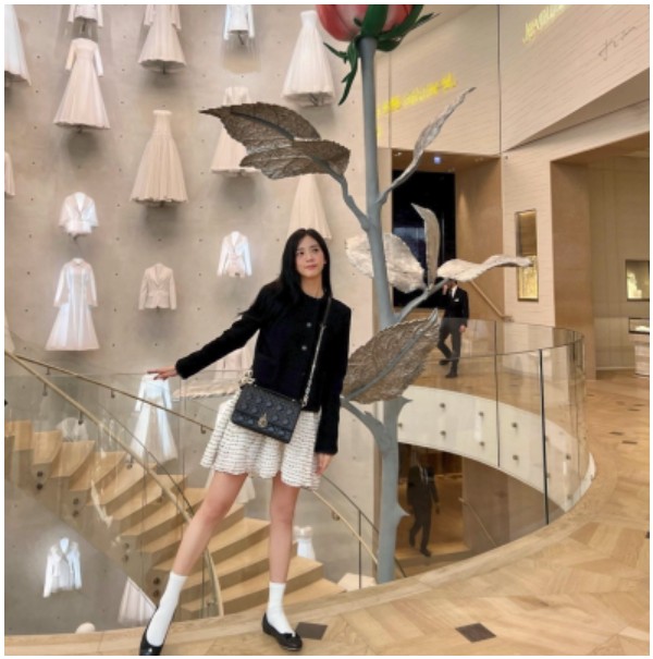 [지수 PICK] 디올 MISS DIOR 탑 핸들백 블랙