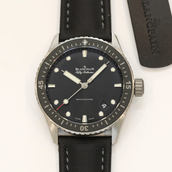 GF공장 블랑팡 피프티 패덤즈 티타늄 블랙 다이얼 43mm 5000-1230-B52A
