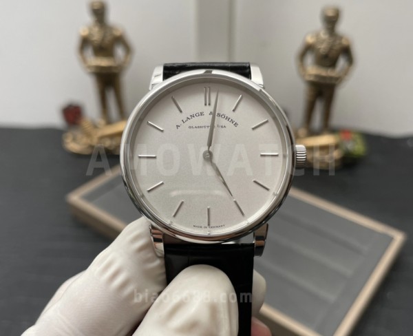 SV공장 랑에 운트 죄네 SAXONIA 레더 스트랩 드레스 워치 39mm 205.086